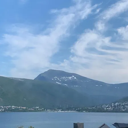 Cozy Apartment, No Parking November To April * Tromsø