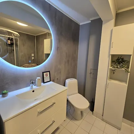 Cozy Apartment, No Parking November To April *