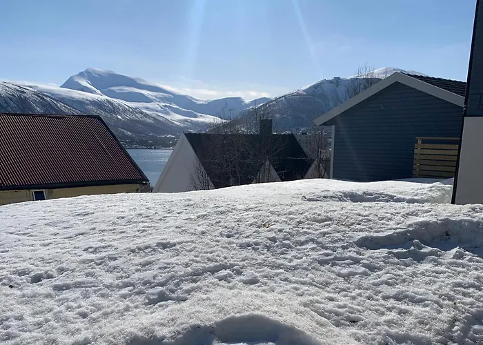 Cozy Apartment, No Parking November To April *