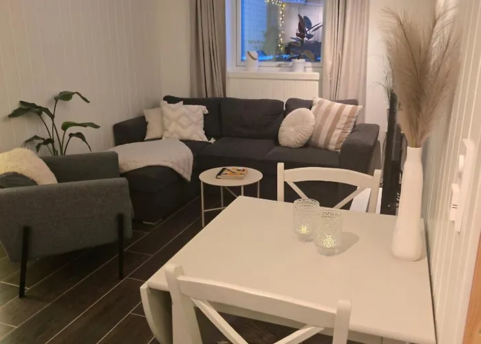 Cozy & Modern - Easy Access To And Airport Lägenhet